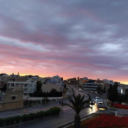 Julian's Place * San Ġiljan